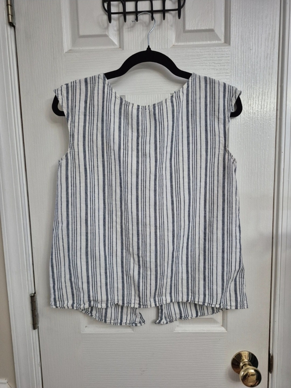 Max Studio White and Navy Vertical Stripe Sleeveless Tank